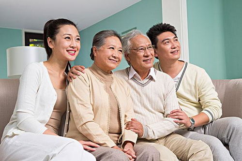 代际扶持与亲情边界 带娃三年收五千，为何一句“辛苦费”刺痛两家心？